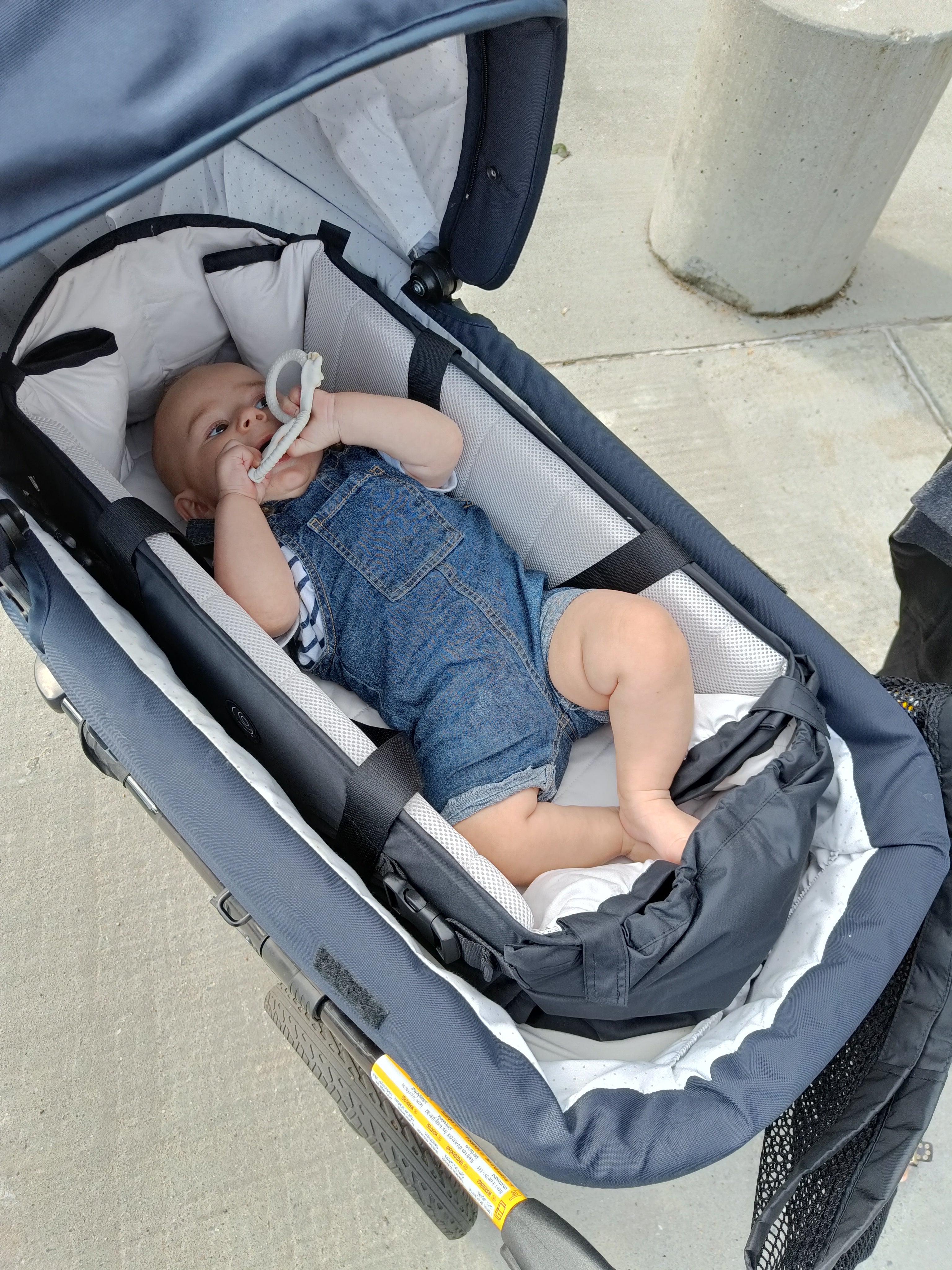 Paketerbjudande: Easygrow Favn babynest/lift + lekhängare - Babylift - MamaMilla