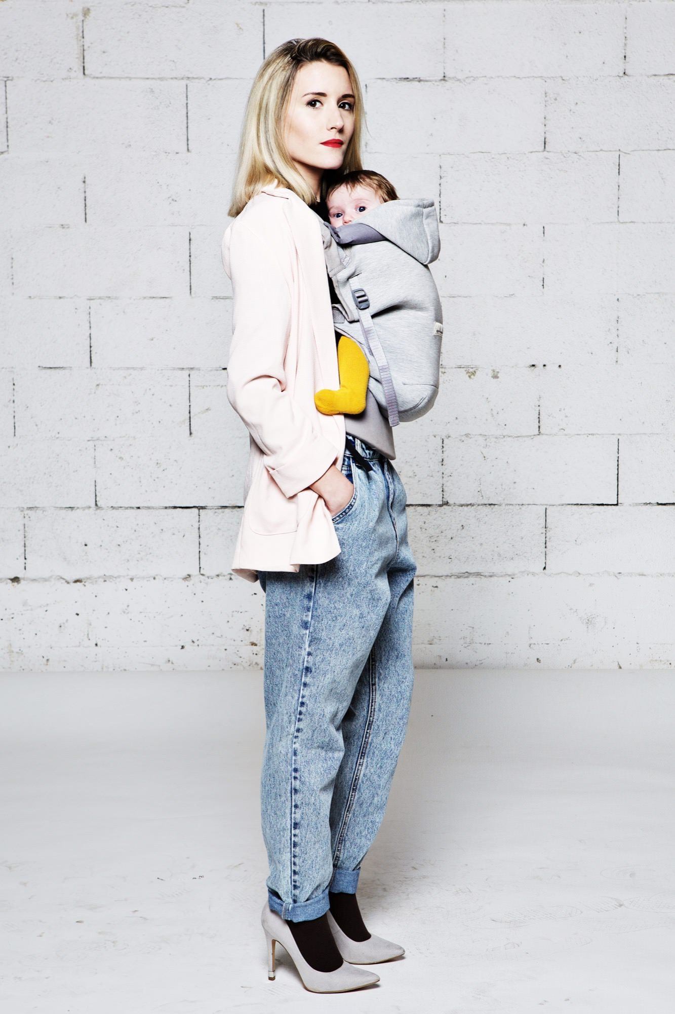Love radius bæresele - Hoodie carrier - Lysegrå/Athletic Grey - bæresele - MamaMilla