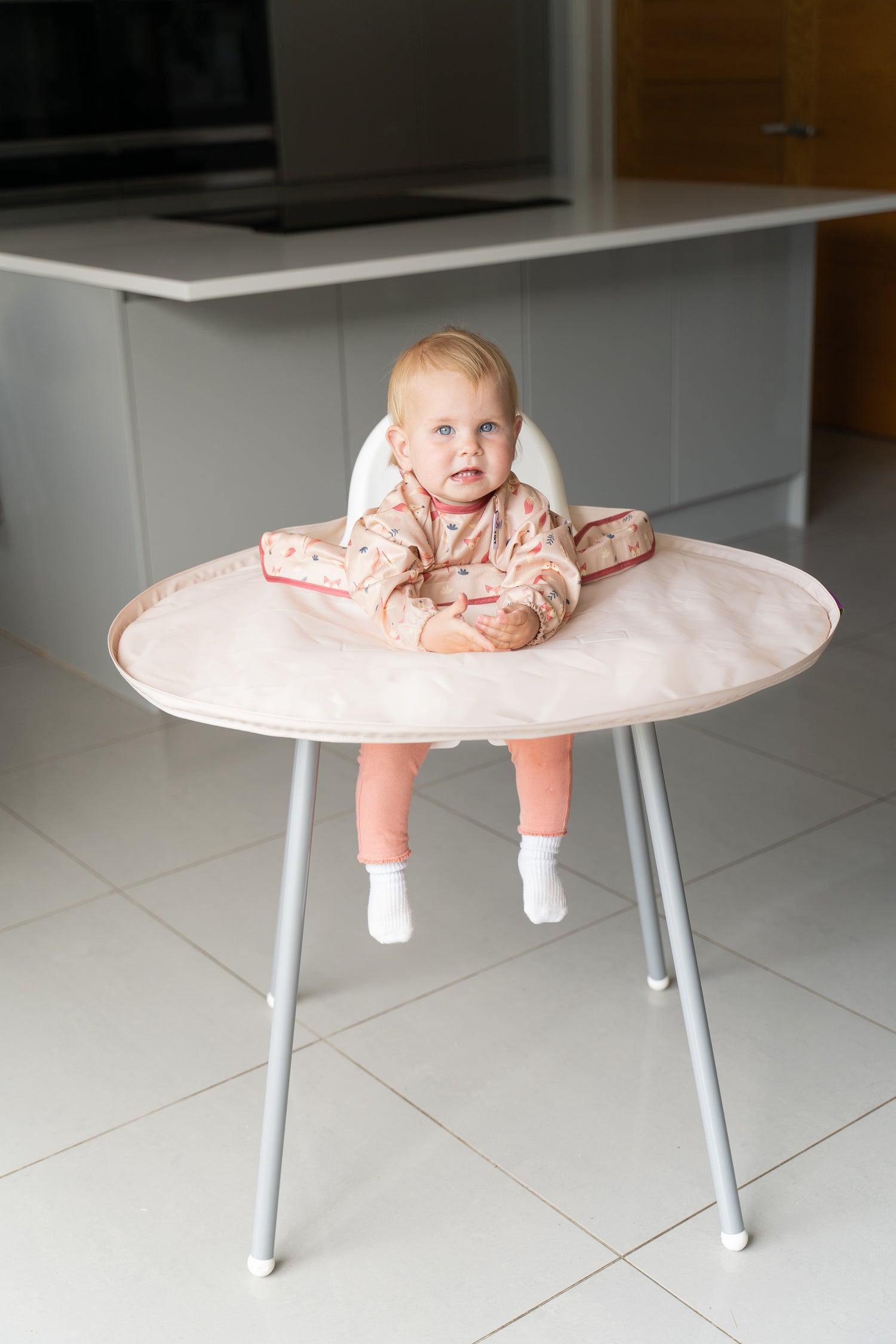 Tidy Tot Slab en Dienblad - SET - Sand Fox - Slab met mouwen - MamaMilla